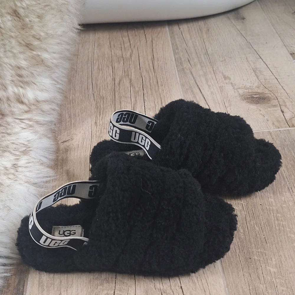 UGG black fur